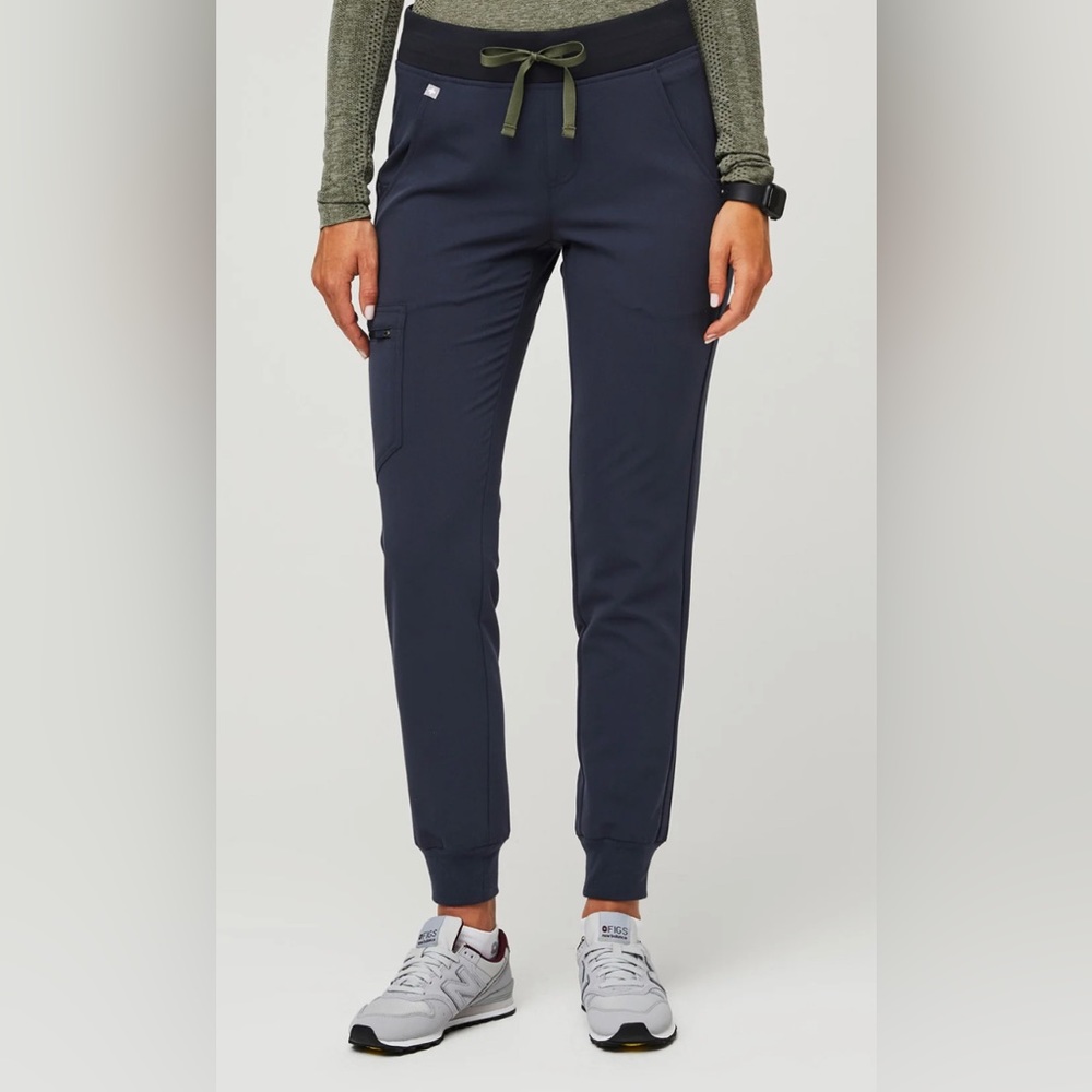 Figs Zamora - Jogger Scrub Pants Size: Medium Color: Quiet Navy FREE SHIPPING!